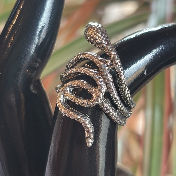 Unisex Silver Alloy Snake Ring - Boho Gothic Punk Love - Lunar New Year Sz 7 - Picture 1 of 12